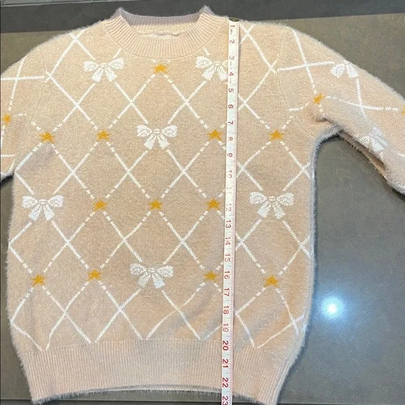 Cozy Beige Sweater with White and Yellow Accents - Picture 6 of 8